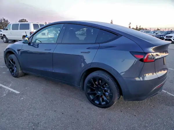7SAYGDEE8PA129626 2023 TESLA MODEL Y - Image 2
