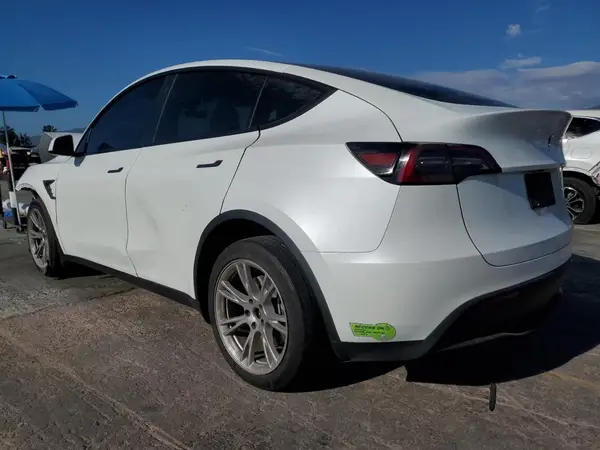 7SAYGDEE8PA130744 2023 TESLA MODEL Y - Image 2