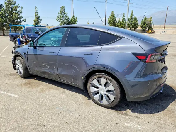 7SAYGDEE8PA136253 2023 TESLA MODEL Y - Image 2