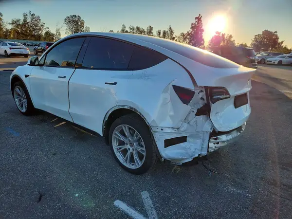 7SAYGDEE8PA137368 2023 TESLA MODEL Y - Image 2