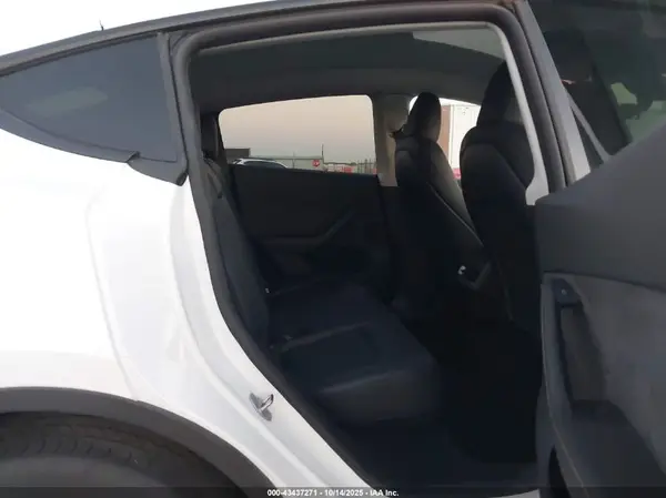 7SAYGDEE8PA147396 2023 TESLA MODEL Y - Image 8