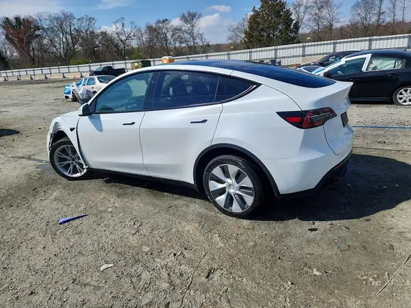 7SAYGDEE8PA151058 2023 TESLA MODEL Y - Image 2