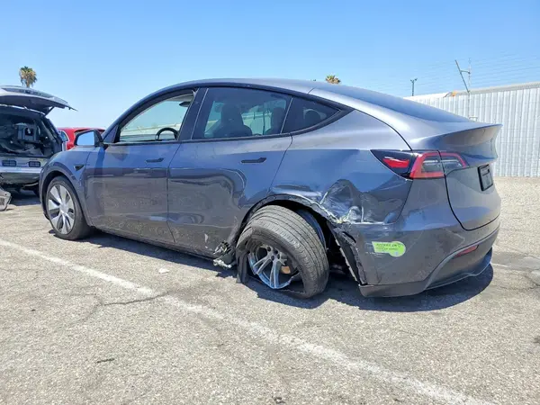 7SAYGDEE8PA153151 2023 TESLA MODEL Y - Image 2