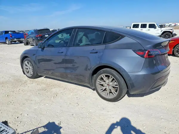 7SAYGDEE8PA153635 2023 TESLA MODEL Y - Image 2