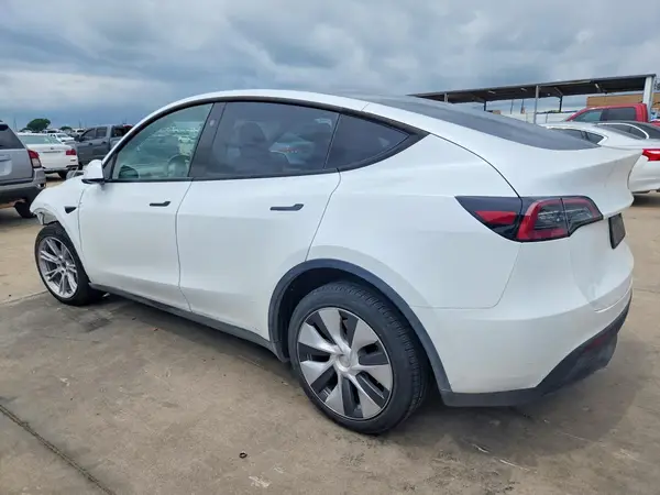 7SAYGDEE8PA155157 2023 TESLA MODEL Y - Image 2