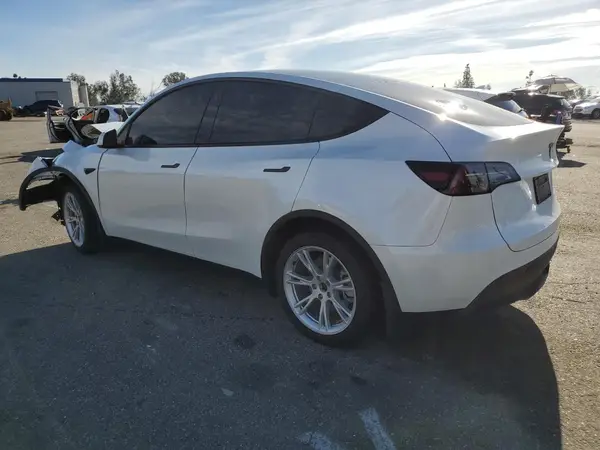 7SAYGDEE8PA157913 2023 TESLA MODEL Y - Image 2