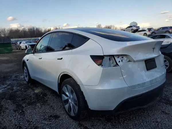 7SAYGDEE8PA160648 2023 TESLA MODEL Y - Image 2