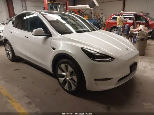 7SAYGDEE8PA173495 2023 TESLA MODEL Y - Image 1