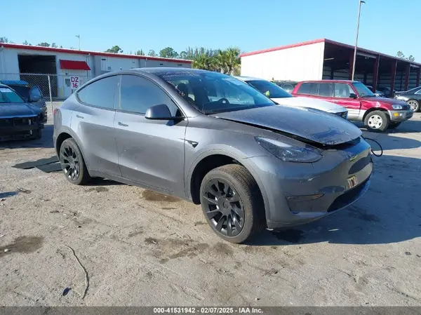 7SAYGDEE8PA183198 2023 TESLA MODEL Y - Image 1