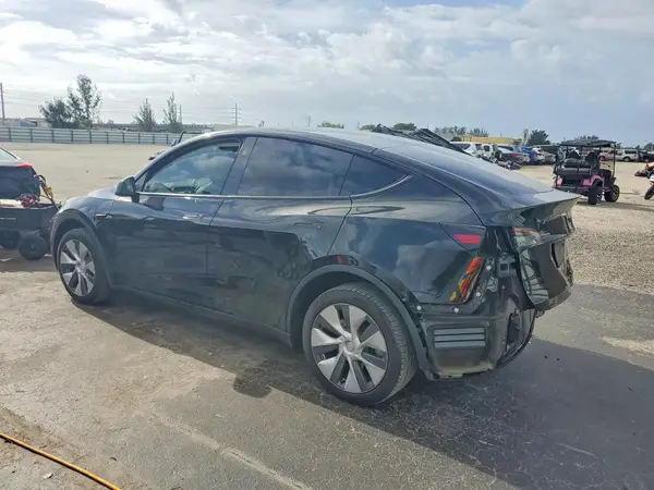 7SAYGDEE8PA185890 2023 TESLA MODEL Y - Image 2