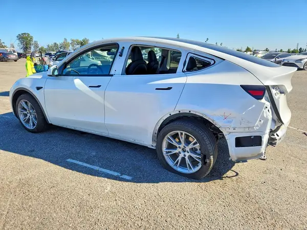 7SAYGDEE8PA204390 2023 TESLA MODEL Y - Image 2