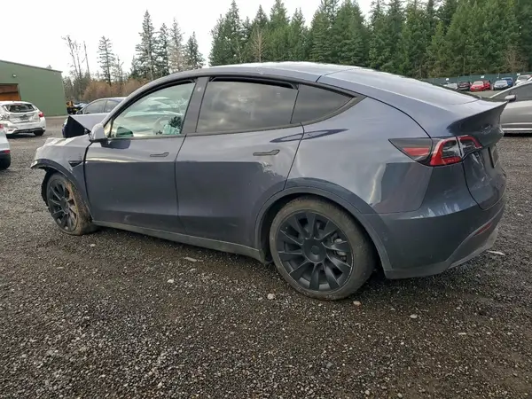 7SAYGDEE8PF585712 2023 TESLA MODEL Y - Image 2
