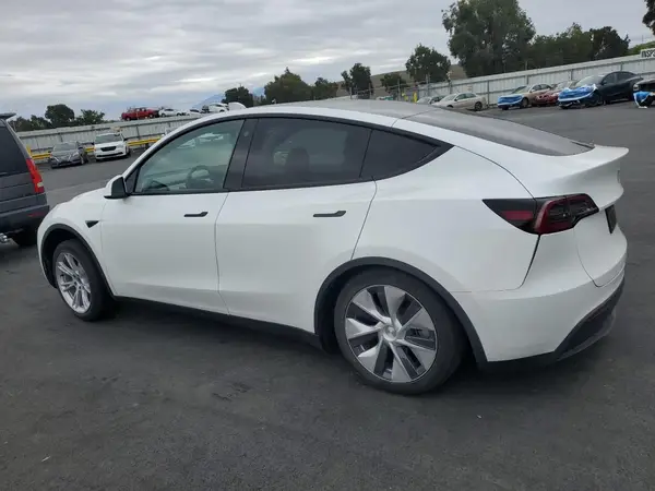 7SAYGDEE8PF590621 2023 TESLA MODEL Y - Image 2