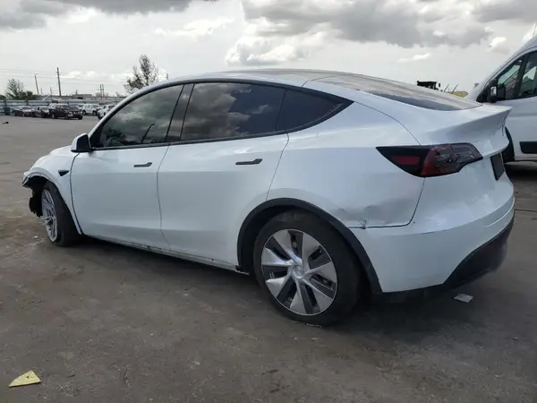 7SAYGDEE8PF596886 2023 TESLA MODEL Y - Image 2