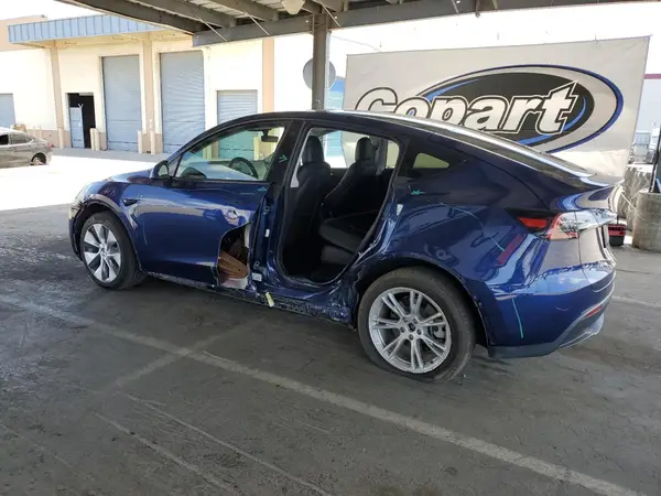 7SAYGDEE8PF601911 2023 TESLA MODEL Y - Image 2