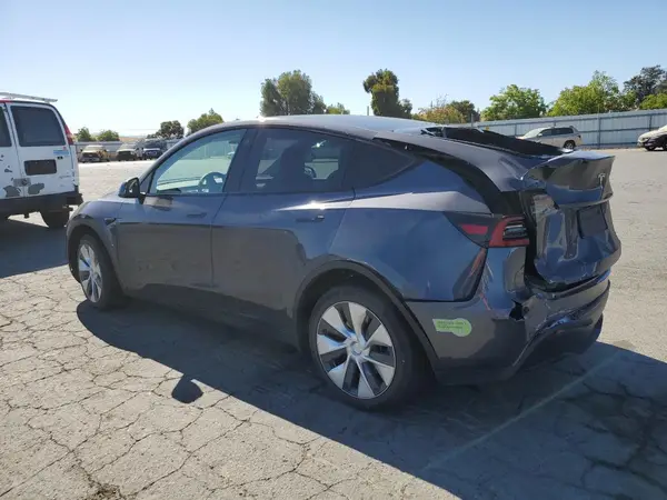 7SAYGDEE8PF607773 2023 TESLA MODEL Y - Image 2