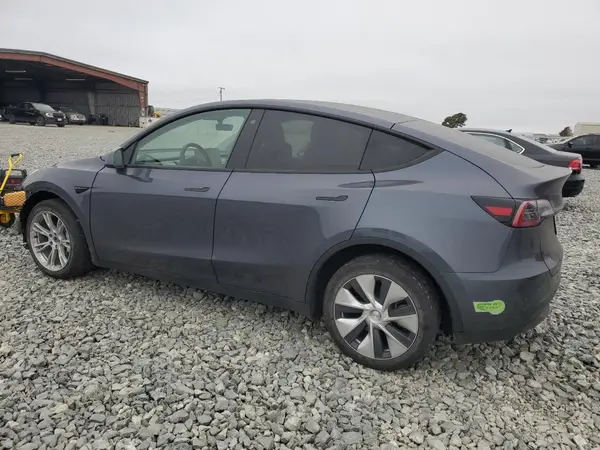 7SAYGDEE8PF617431 2023 TESLA MODEL Y - Image 2