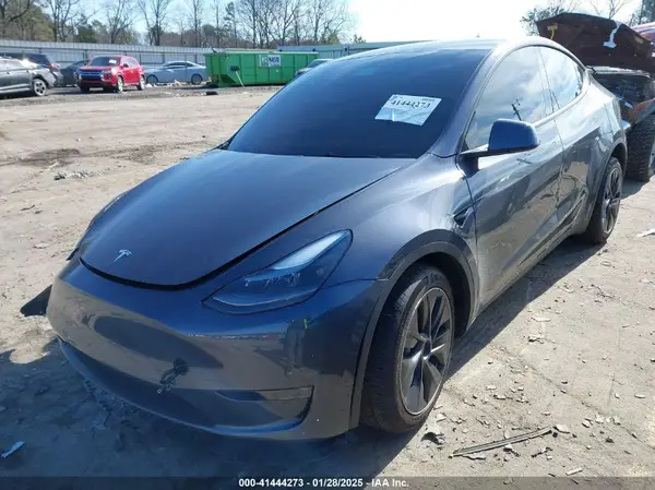 7SAYGDEE8PF619907 2023 TESLA MODEL Y - Image 2