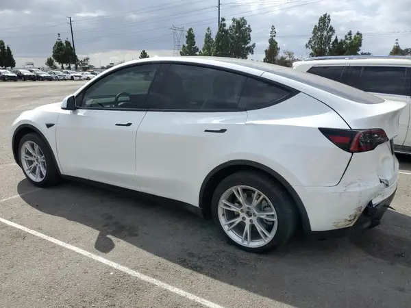 7SAYGDEE8PF620698 2023 TESLA MODEL Y - Image 2