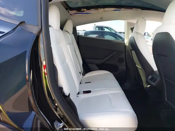 7SAYGDEE8PF620748 2023 TESLA MODEL Y - Image 8
