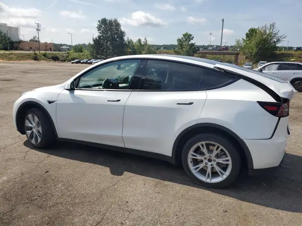 7SAYGDEE8PF628350 2023 TESLA MODEL Y - Image 2