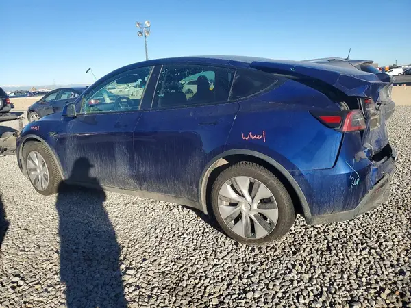 7SAYGDEE8PF643530 2023 TESLA MODEL Y - Image 2