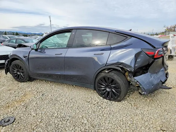 7SAYGDEE8PF644774 2023 TESLA MODEL Y - Image 2