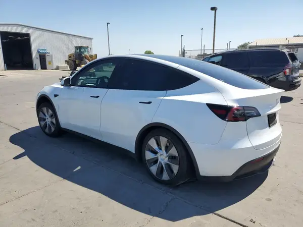 7SAYGDEE8PF644791 2023 TESLA MODEL Y - Image 2