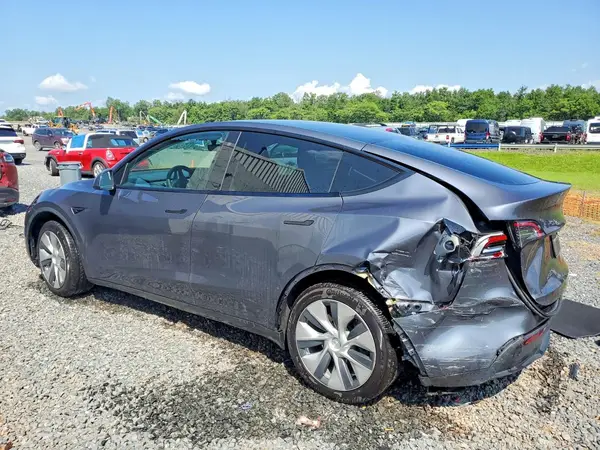 7SAYGDEE8PF672896 2023 TESLA MODEL Y - Image 2