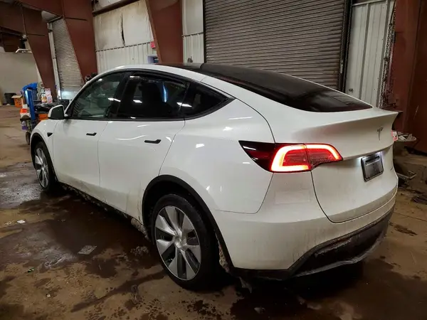 7SAYGDEE8PF676835 2023 TESLA MODEL Y - Image 2