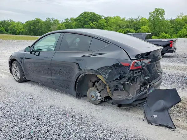7SAYGDEE8PF684028 2023 TESLA MODEL Y - Image 2