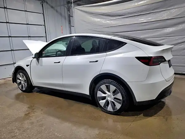 7SAYGDEE8PF684613 2023 TESLA MODEL Y - Image 2