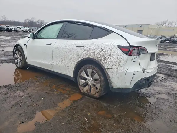 7SAYGDEE8PF685731 2023 TESLA MODEL Y - Image 2