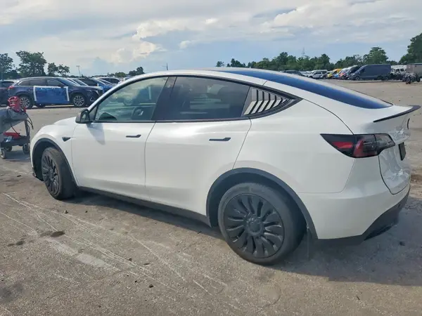 7SAYGDEE8PF686037 2023 TESLA MODEL Y - Image 2