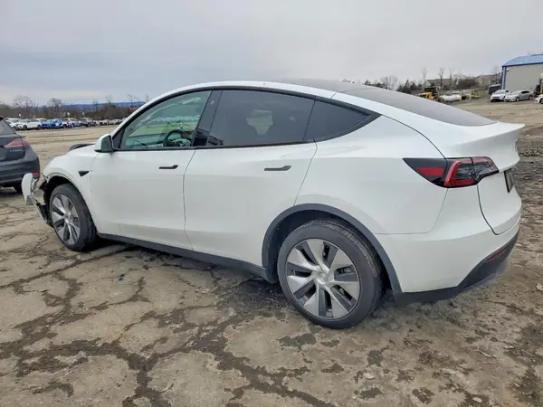 7SAYGDEE8PF686801 2023 TESLA MODEL Y - Image 2