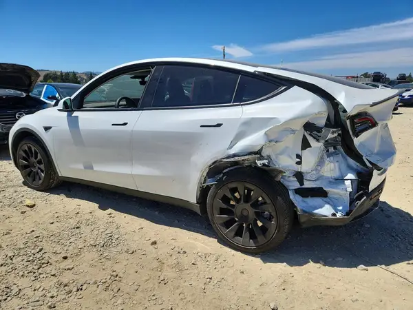 7SAYGDEE8PF690587 2023 TESLA MODEL Y - Image 2