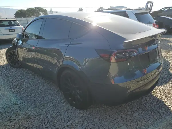 7SAYGDEE8PF697555 2023 TESLA MODEL Y - Image 2