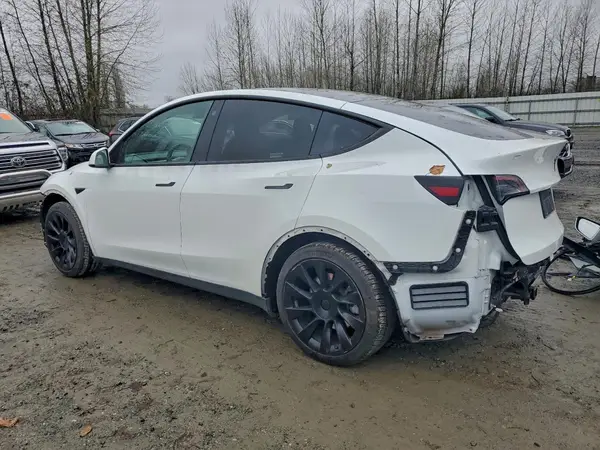7SAYGDEE8PF697779 2023 TESLA MODEL Y - Image 2