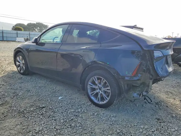 7SAYGDEE8PF707419 2023 TESLA MODEL Y - Image 2