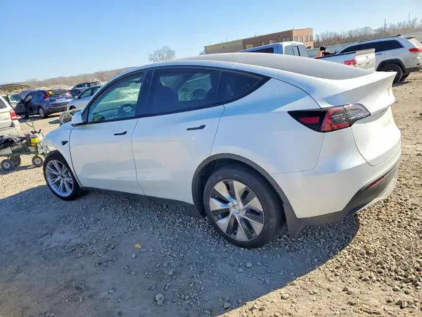 7SAYGDEE8PF715536 2023 TESLA MODEL Y - Image 2