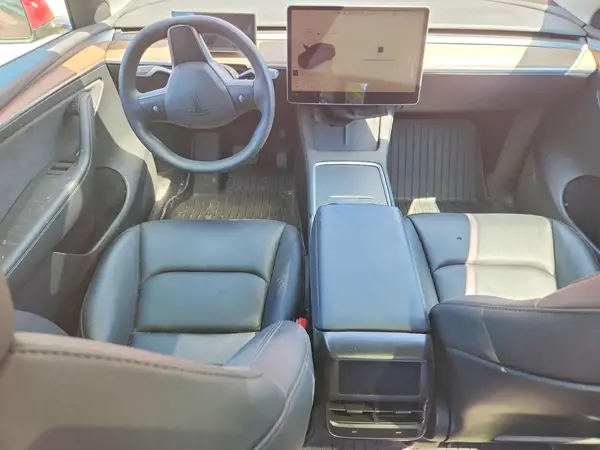 7SAYGDEE8PF743949 2023 TESLA MODEL Y - Image 8