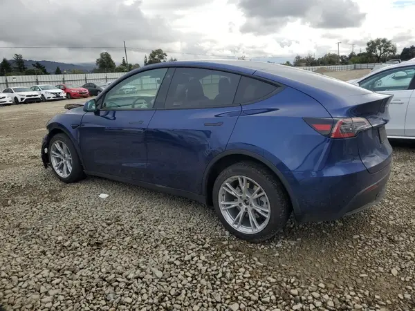 7SAYGDEE8PF745300 2023 TESLA MODEL Y - Image 2