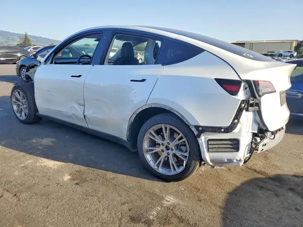 7SAYGDEE8PF746270 2023 TESLA MODEL Y - Image 2