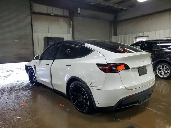 7SAYGDEE8PF746737 2023 TESLA MODEL Y - Image 2