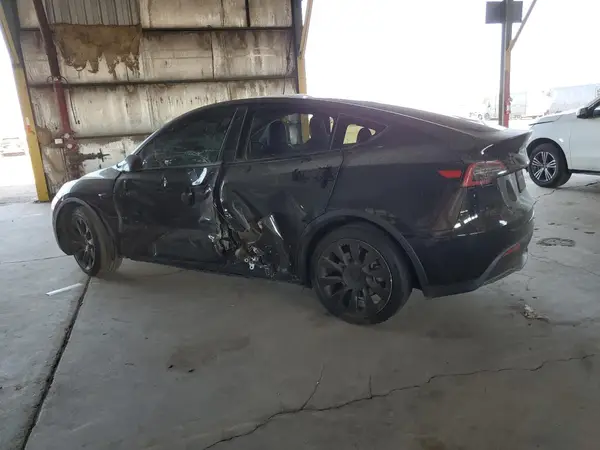 7SAYGDEE8PF749427 2023 TESLA MODEL Y - Image 2