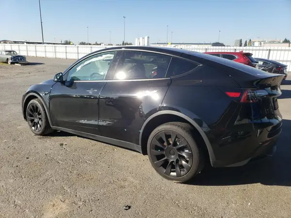 7SAYGDEE8PF754241 2023 TESLA MODEL Y - Image 2