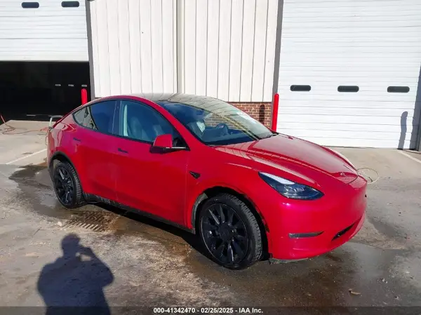 7SAYGDEE8PF766695 2023 TESLA MODEL Y - Image 1