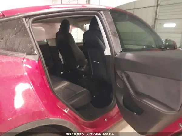7SAYGDEE8PF766695 2023 TESLA MODEL Y - Image 8