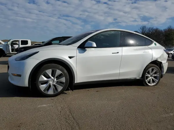 7SAYGDEE8PF788017 2023 TESLA MODEL Y - Image 1