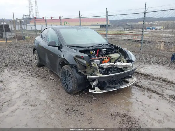 7SAYGDEE8PF792407 2023 TESLA MODEL Y - Image 1